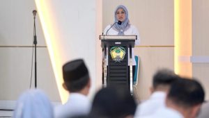 Bupati Gowa Sitti Husniah Talenrang berbicara di depan podium