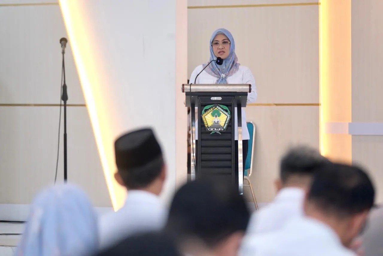 bupati-gowa-tersangka-pbg Bupati Gowa Sitti Husniah Talenrang berbicara di depan podium