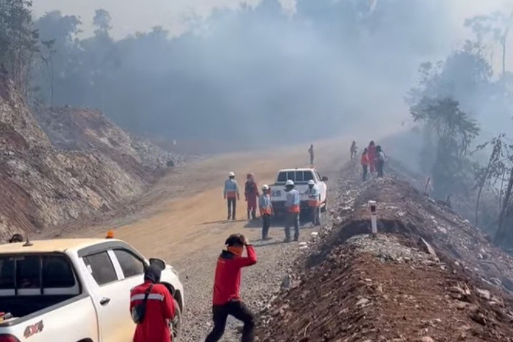 foto-ert-clm-manggala-agni Tim ERT PT CLM dan Manggala Agni Luwu Timur di lokasi karhutla