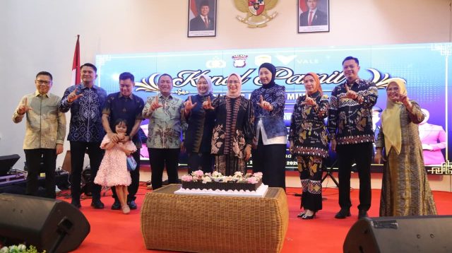 Bupati Luwu Timur dan pejabat Forkopimda berfoto di acara kenal pamit Kapolres Luwu Timur