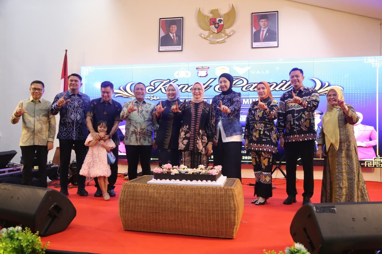 Bupati Luwu Timur dan pejabat Forkopimda berfoto di acara kenal pamit Kapolres Luwu Timur