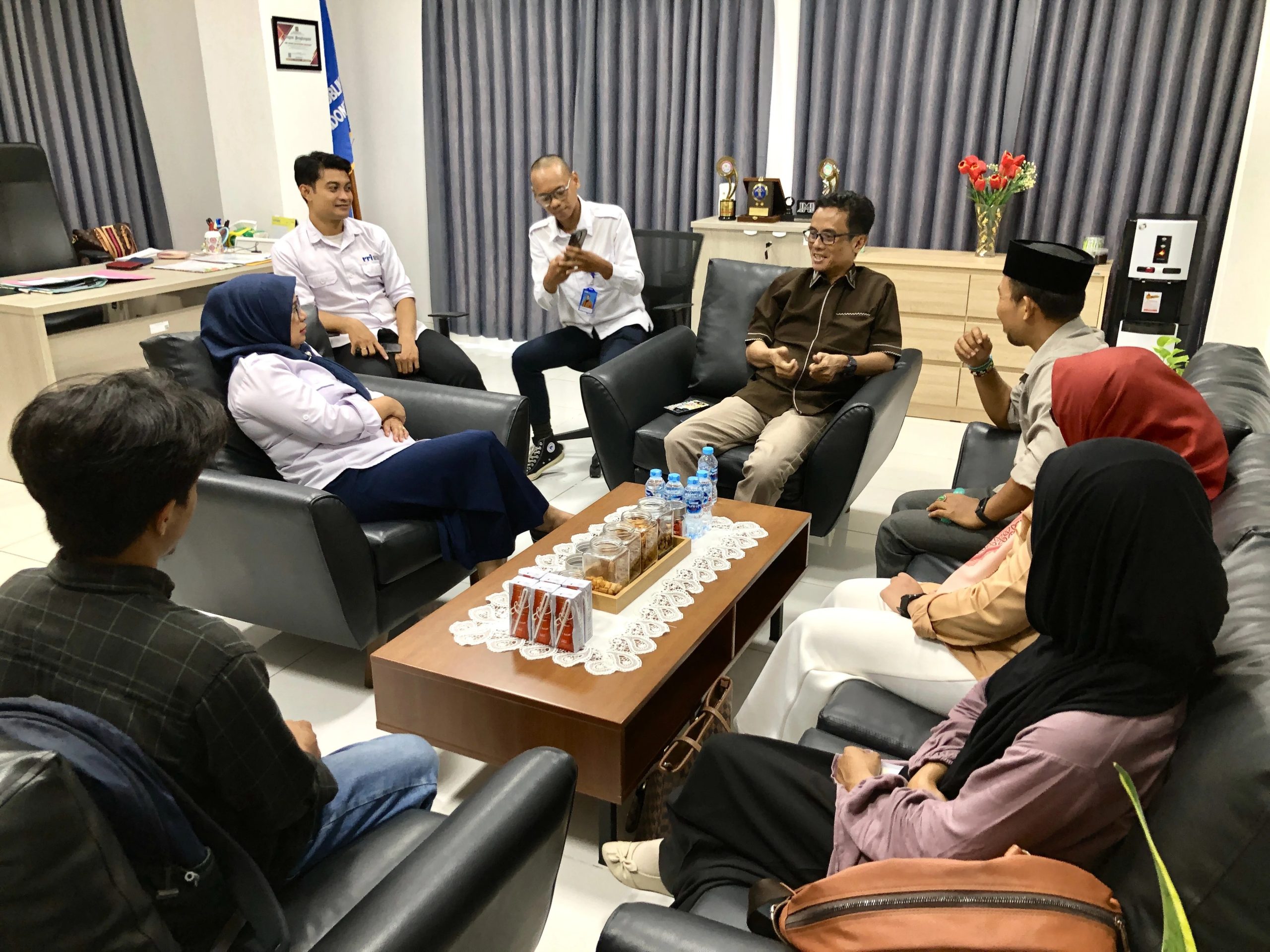 kpid-sulteng-dan-rri-palu-jalin-kerja-sama-edukasi-penyiaran KPID Sulteng dan RRI Palu Jalin Kerja Sama Edukasi Penyiaran hingga Radio