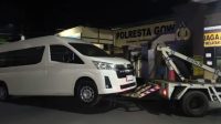 mobil-hiace-premio-diduga-milik-bupati-gowa-diderek-ke-polresta-gowa Mobil HiAce Premio putih diduga milik Bupati Gowa dibawa dengan mobil derek ke Mapolresta Gowa