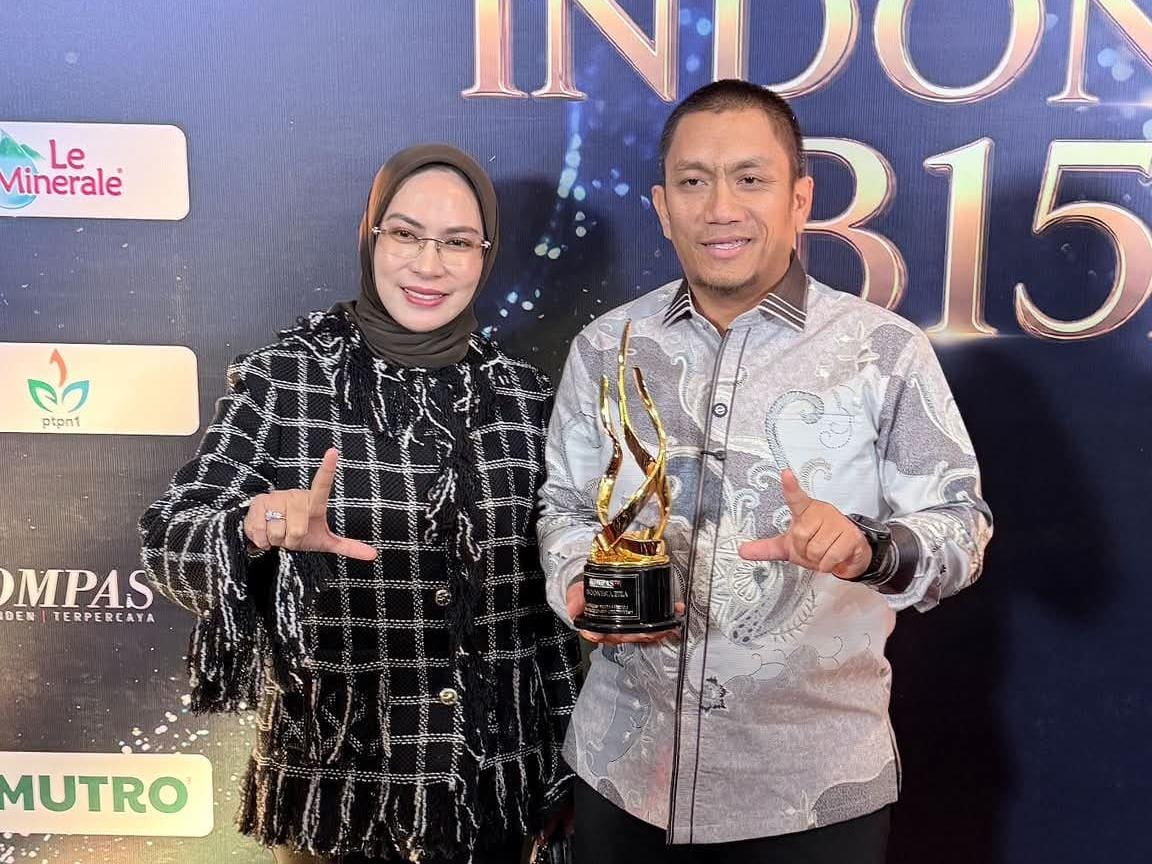 Bupati Luwu Timur Irwan Bachri Syam menerima penghargaan KompasTV