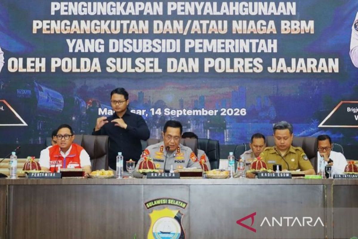 polda-sulsel-bbm-subsidi Kapolda Sulsel merilis pengungkapan 10 kasus penyalahgunaan BBM bersubsidi di Mapolda Sulsel