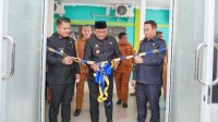 rsud-batara-guru-ct-scan-peresmian Bupati Luwu menggunting pita peresmian layanan CT Scan RSUD Batara Guru