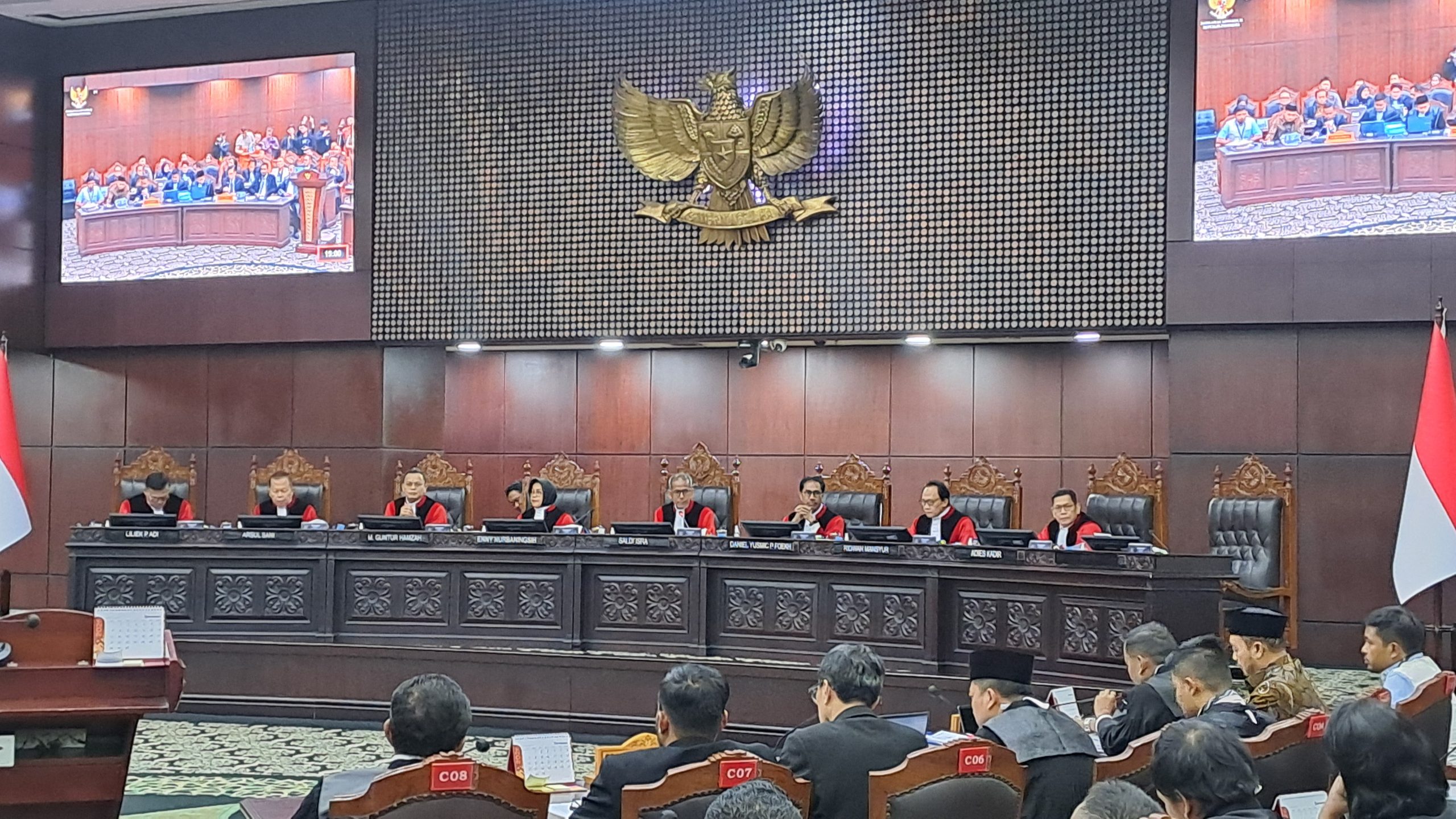 Sidang Sengketa Ijazah Gibran di MK, Hakim Soroti Maraknya Calon Pakai Paket C