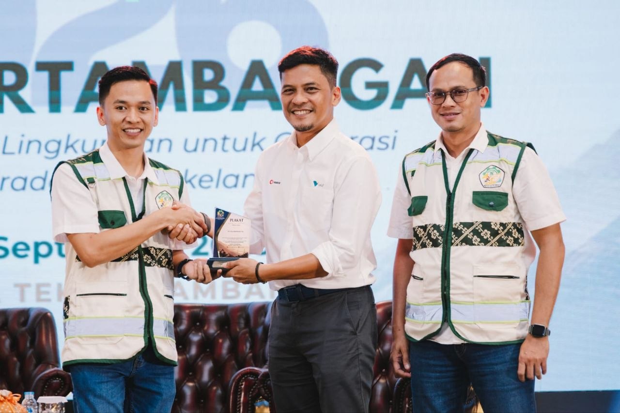 teknologi-pertambangan-pt-vale-morowali Penyerahan plakat Jambore Pertambangan dan FKTT Sulawesi Tengah 2026 di Palu