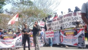 Aksi unjuk rasa Aliansi Masyarakat Luwu (AMAL) Menggugat di Kabupaten Luwu