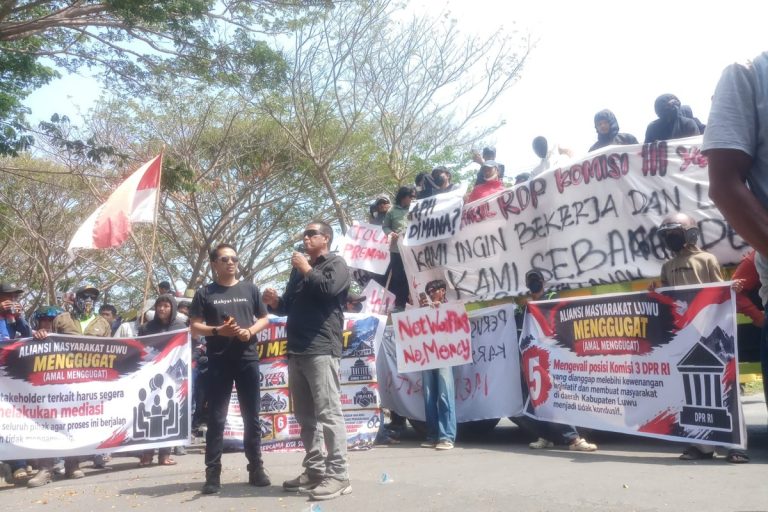 Jalan ke Tambang Emas Awak Mas Dipalang Sepekan, Ratusan Karyawan Demo di Luwu