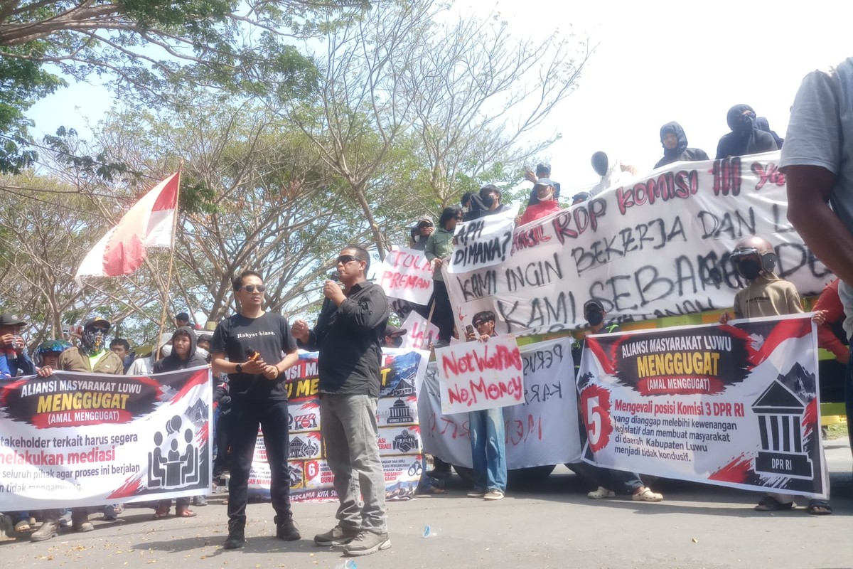 Aksi unjuk rasa Aliansi Masyarakat Luwu (AMAL) Menggugat di Kabupaten Luwu