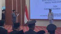 Gubernur Sulsel Andi Sudirman Sulaiman membacakan naskah pelantikan Darmawangsyah Muin sebagai Bupati Gowa di Aula Asta Cita, Makassar