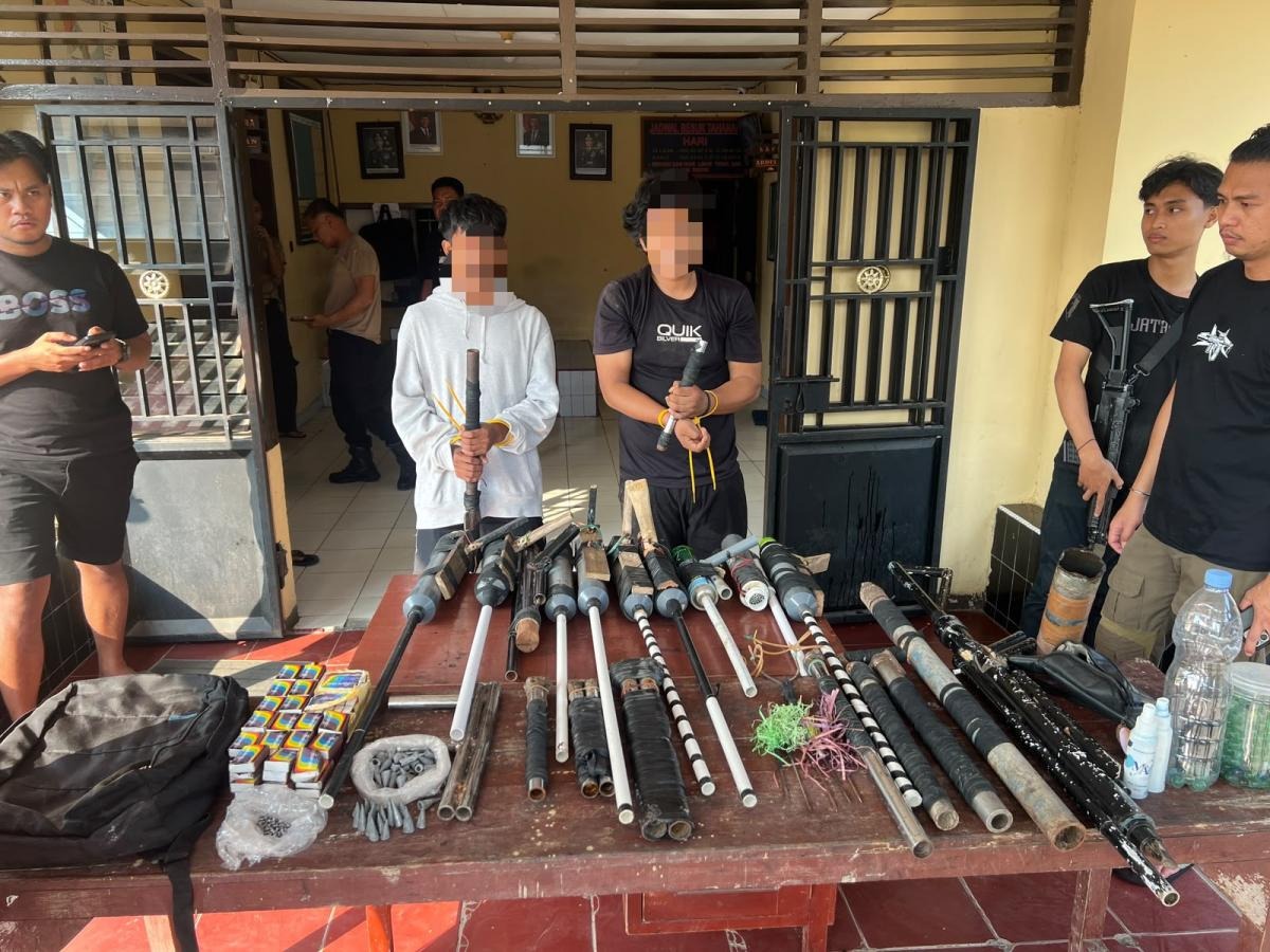 dua-terduga-pelaku-perang-kelompok-di-walenrang-timur-diciduk-polisi-s Dua Terduga Pelaku Perang Kelompok di Walenrang Timur Diciduk, Polisi Sita 10 Papporo dan Ratusan Peluru