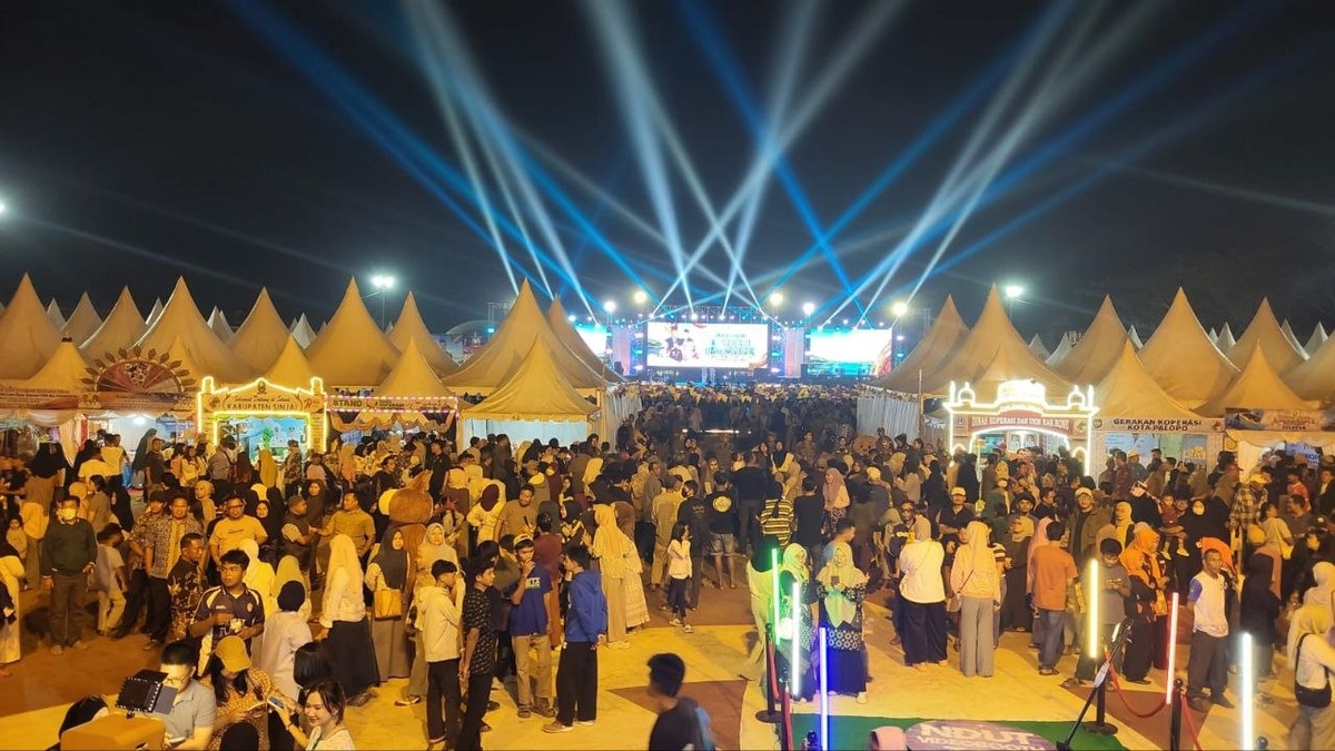 expo-kumkm-malam-penutupan Ribuan pengunjung di malam penutupan Expo K-UMKM Sorowako dengan sorot lampu laser