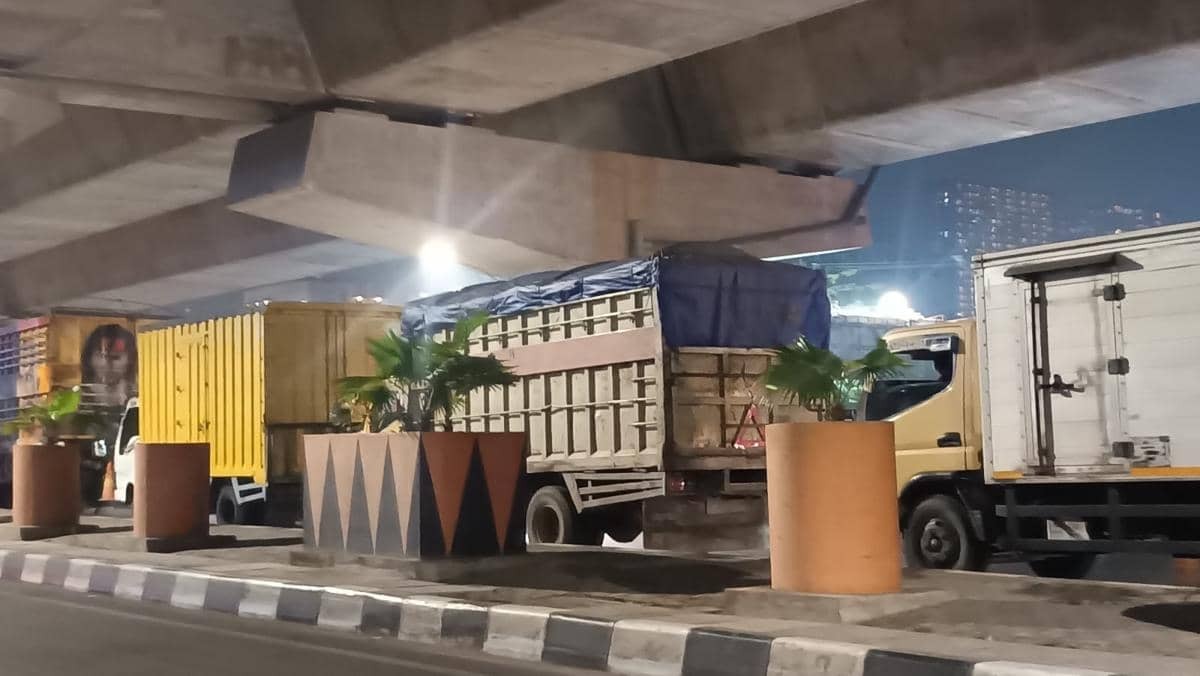 feat_antrean-solar-di-makassar-belum-usai-pemkot-siapkan-empat-klaster-spbu Antrean Solar di Makassar Belum Usai, Pemkot Siapkan Empat Klaster SPBU
