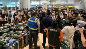 Jemaah Umrah Sulsel Tertahan di Bandara Hasanuddin, Jadwal ke Madinah Belum Pasti