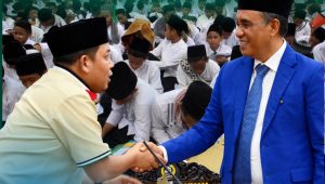 Ketua Fraksi PKB DPRD Sulteng Muhammad Safri bersama Gubernur Anwar Hafid