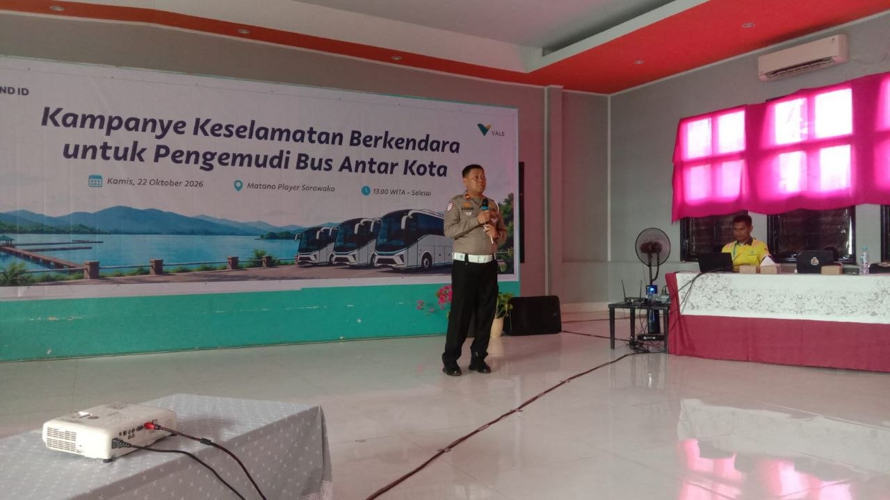 Pembicara kampanye keselamatan berkendara bus antar kota Sorowako