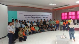 Peserta kampanye keselamatan berkendara bus antar kota Sorowako