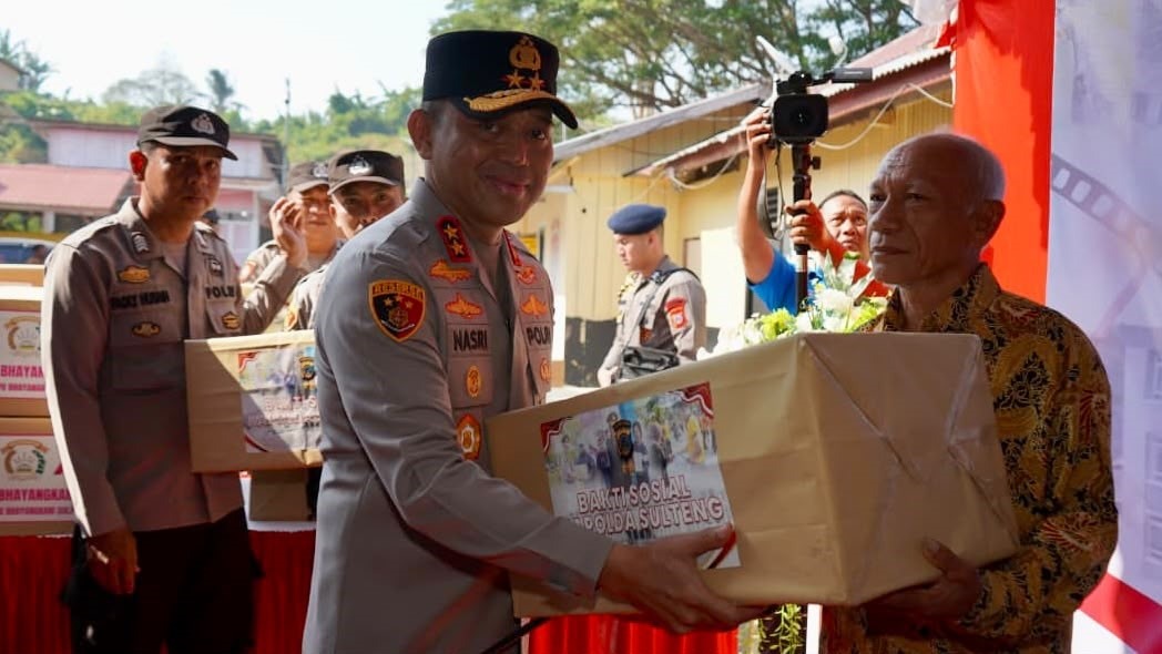 Kunjungan Kerja Kapolda Sulteng ke Buol, 300 Paket Sembako Disalurkan Lewat Tiga Polsek