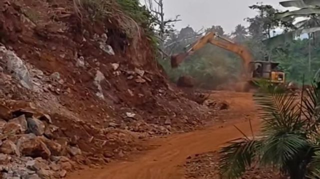 Tambang batu gunung Desa Argomulyo Kalaena Luwu Timur