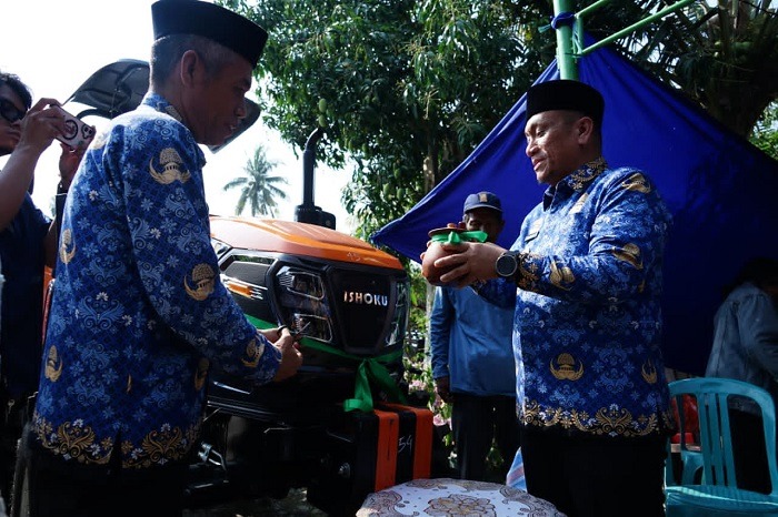 Luwu Timur Salurkan Alsintan Rp3,37 Miliar, Bupati Irwan Ingatkan Jangan Dikuasai Segelintir Orang