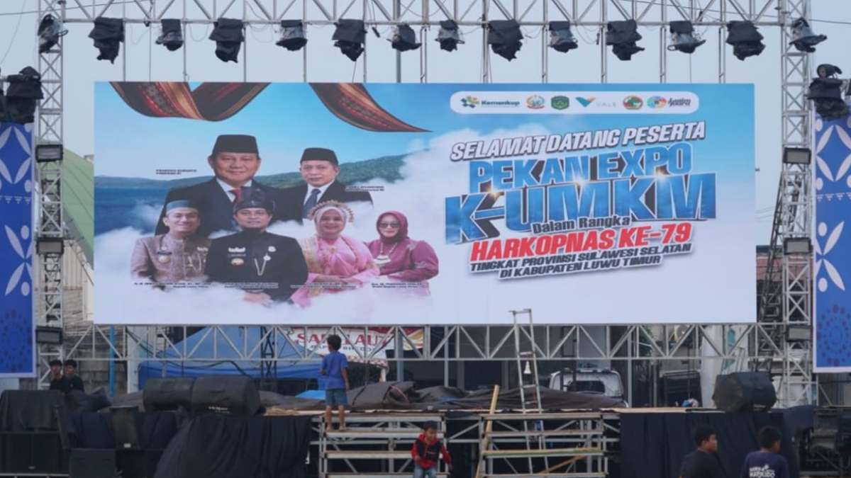 CREATOR: gd-jpeg v1.0 (using IJG JPEG v62), quality = 82? Panggung utama Expo K-UMKM Harkopnas ke-79 di Lapangan Iniaku Sorowako