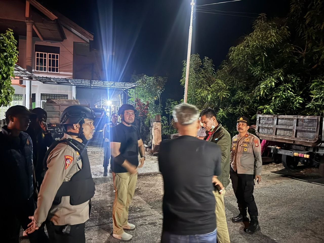 Pengamanan bentrokan pemuda di Wotu Luwu Timur malam 19 Oktober 2026