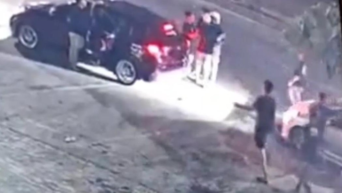penikaman-mahasiswa-pelayaran-boulevard-makassar Rekaman CCTV saat mahasiswa pelayaran ditikam hingga tewas di Jalan Boulevard, Kecamatan Panakkukang, Makassar