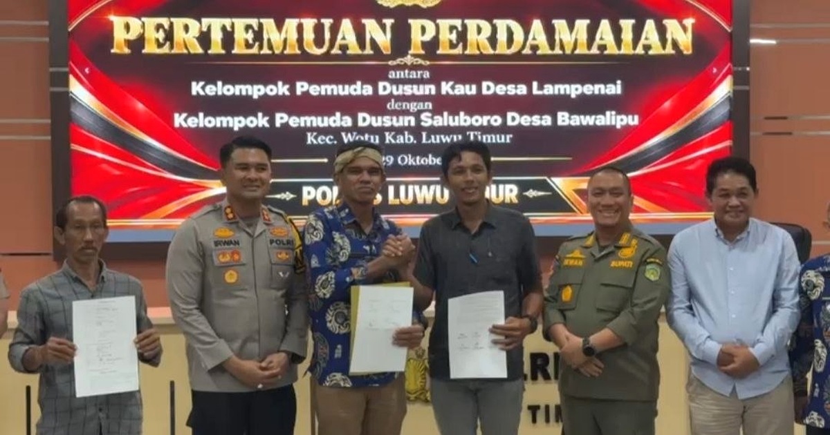 Penandatanganan kesepakatan damai warga Dusun Kau dan Dusun Saluboro di Polres Luwu Timur