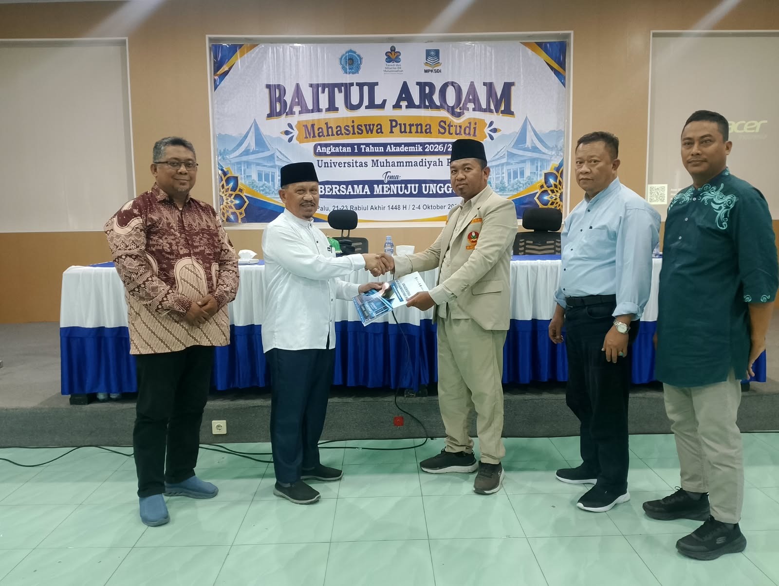 Rektor Unismuh Palu Prof. Dr. H. Rajindra membuka Baitul Arqam Purna Studi