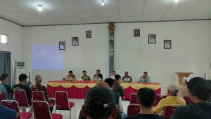 Rapat tindak lanjut RDP penolakan pipa PT Vale di Kantor Camat Wasuponda