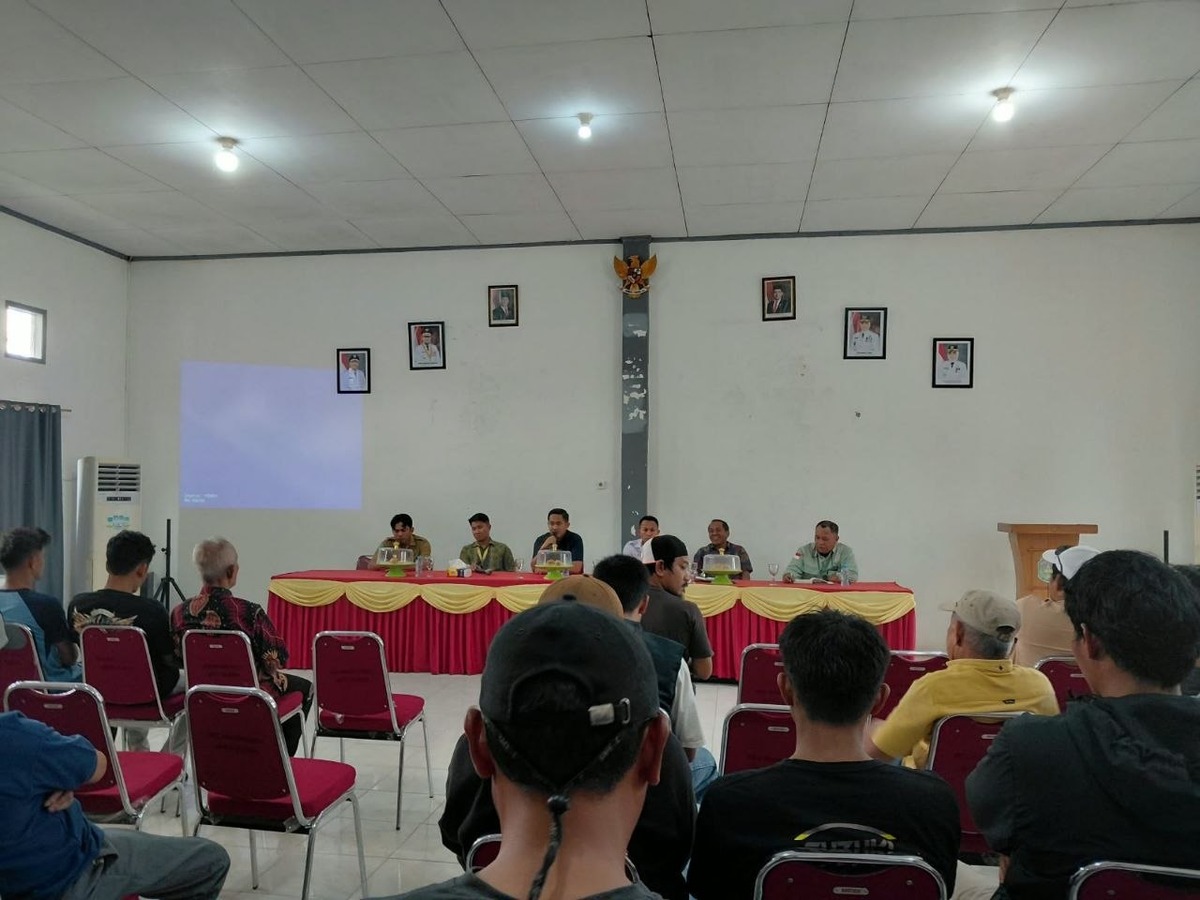 Rapat tindak lanjut RDP penolakan pipa PT Vale di Kantor Camat Wasuponda