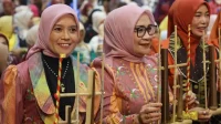 Peragaan busana tenun Sulawesi Tenggara pada penutupan Kriyanusa 2026 di Jakarta