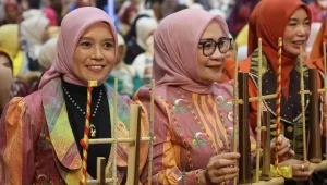 Peragaan busana tenun Sulawesi Tenggara pada penutupan Kriyanusa 2026 di Jakarta