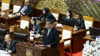 Menteri Ketenagakerjaan Yassierli dalam rapat paripurna pengesahan UU Pelindungan Ketenagakerjaan